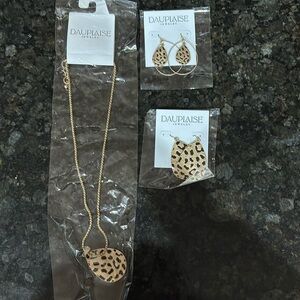 Three piece jewelry set